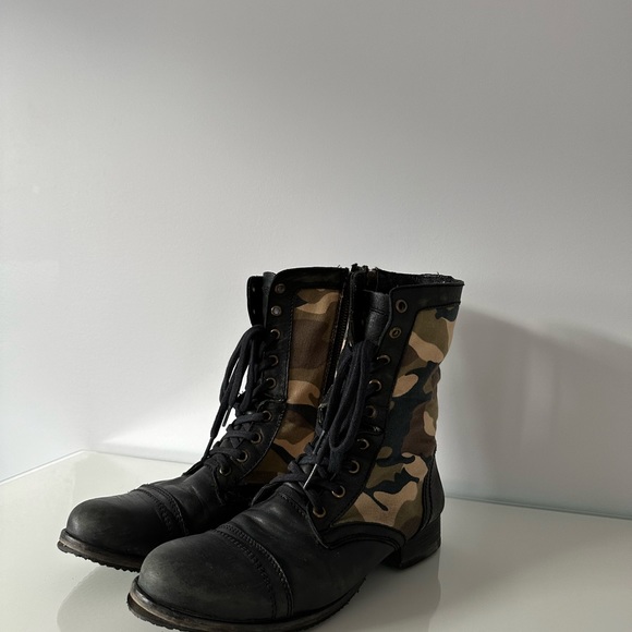 Steve Madden Camo Boot - Picture 7 of 8